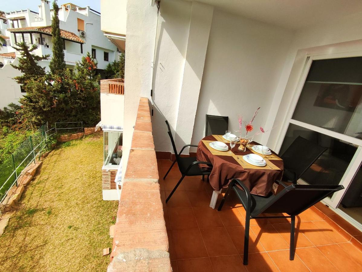 2Bdr Sunny Apartment With Pool And Private Parking In Benalmádena Eksteriør billede
