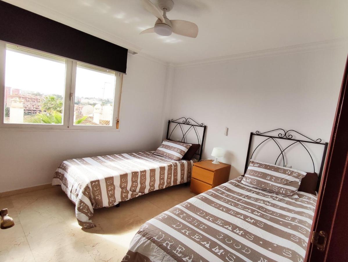 2Bdr Sunny Apartment With Pool And Private Parking In Benalmádena Eksteriør billede