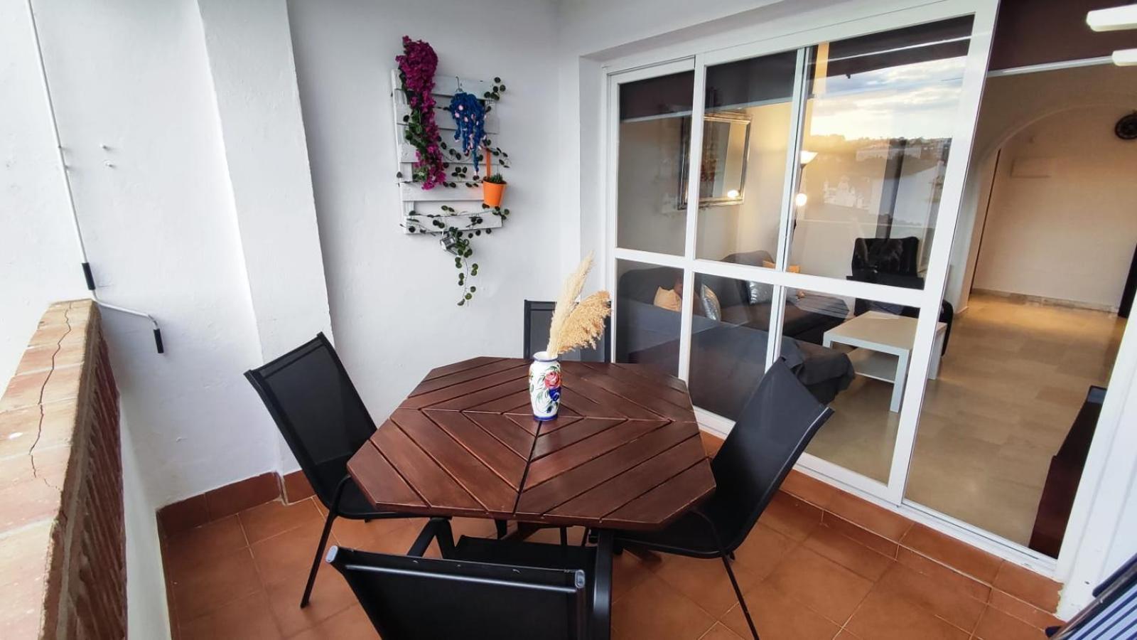 2Bdr Sunny Apartment With Pool And Private Parking In Benalmádena Eksteriør billede